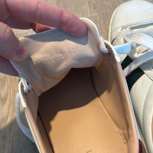 Gucci White Platform Sneakers with Bee Embroidery - Picture 8 of 10